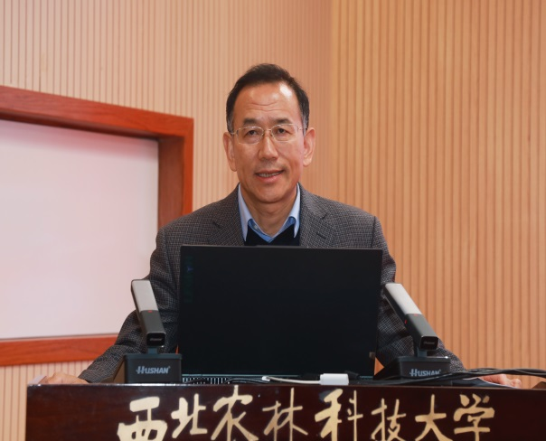 校党委副书记闫祖书讲话.png